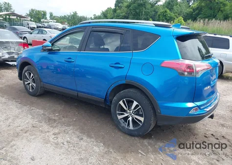 2017 Toyota Rav4 Xle z USA, uszkodzony, nr VIN JTMRFREV0HJ707149